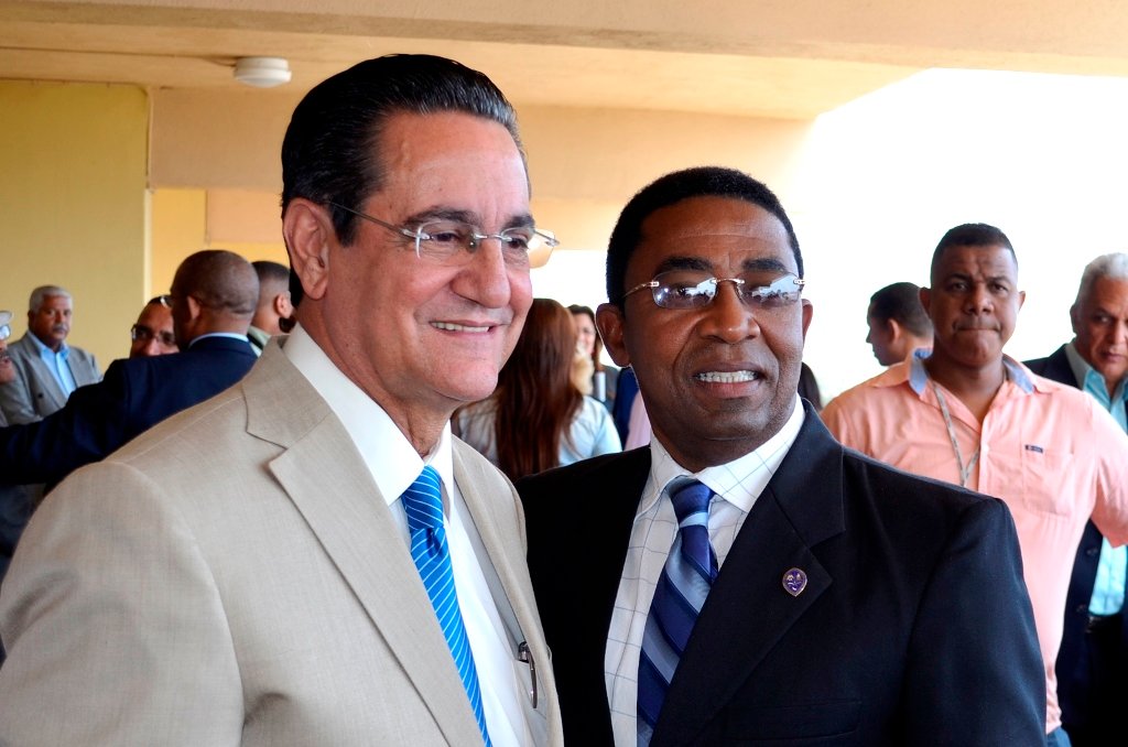 El Doctor Genaro Rodríguez Director General de la UASD Santiago, con el nuevo rector el Doctor Ivan Grullón